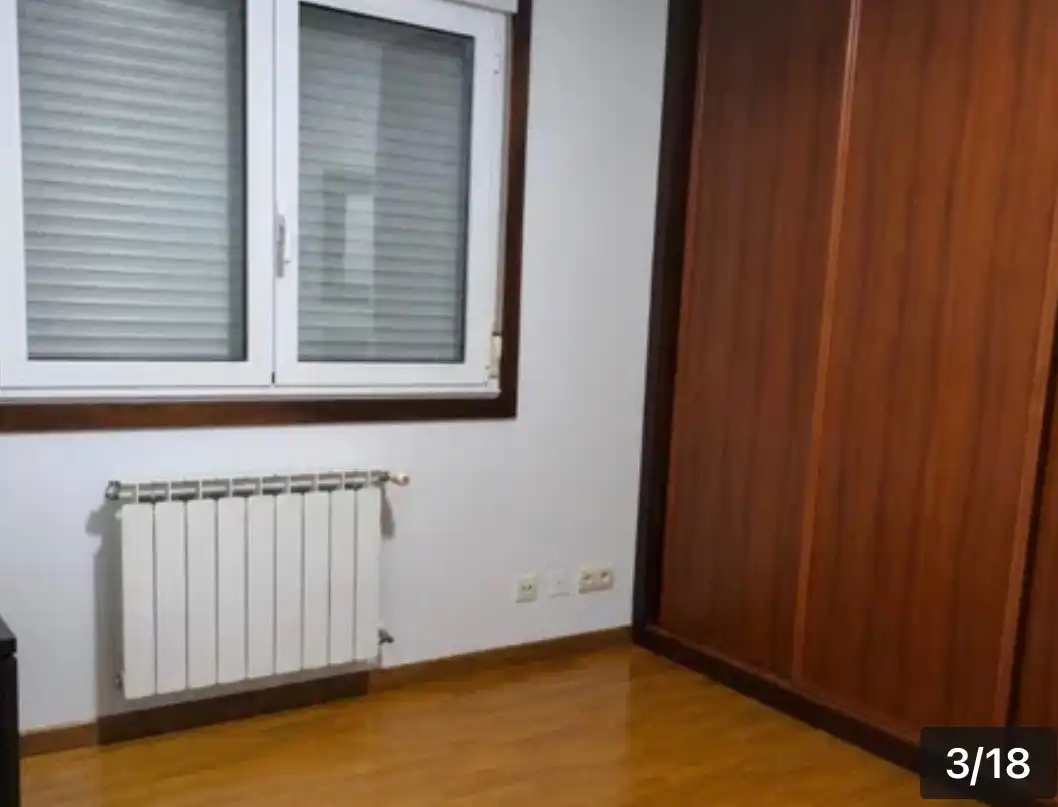 Habitación de Piso en venta en Pontevedra Capital  con Trastero y Amueblado