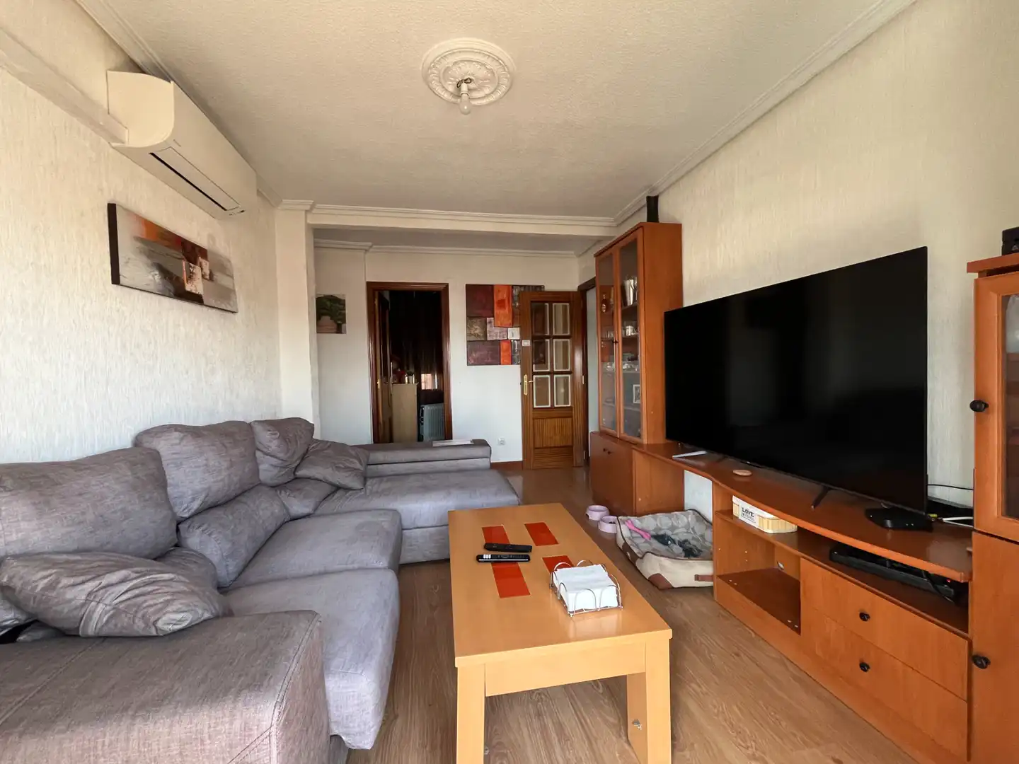 Sala d'estar de Pis en venda en Alcalá de Henares amb Aire condicionat, Terrassa i Moblat