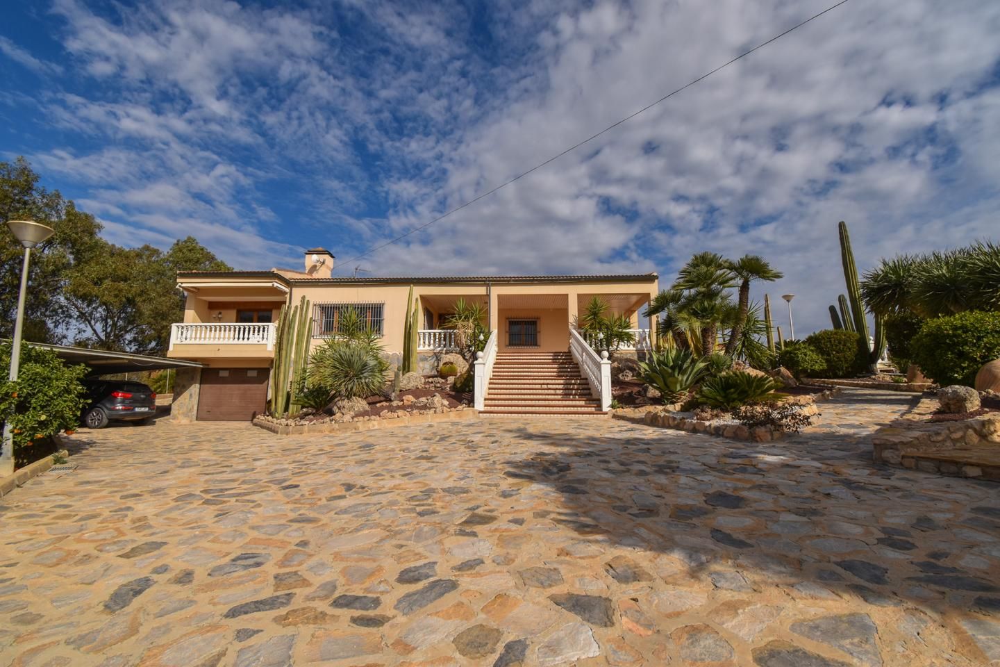 Vista exterior de Casa o xalet en venda en Santa Pola amb Aire condicionat, Calefacció i Jardí privat