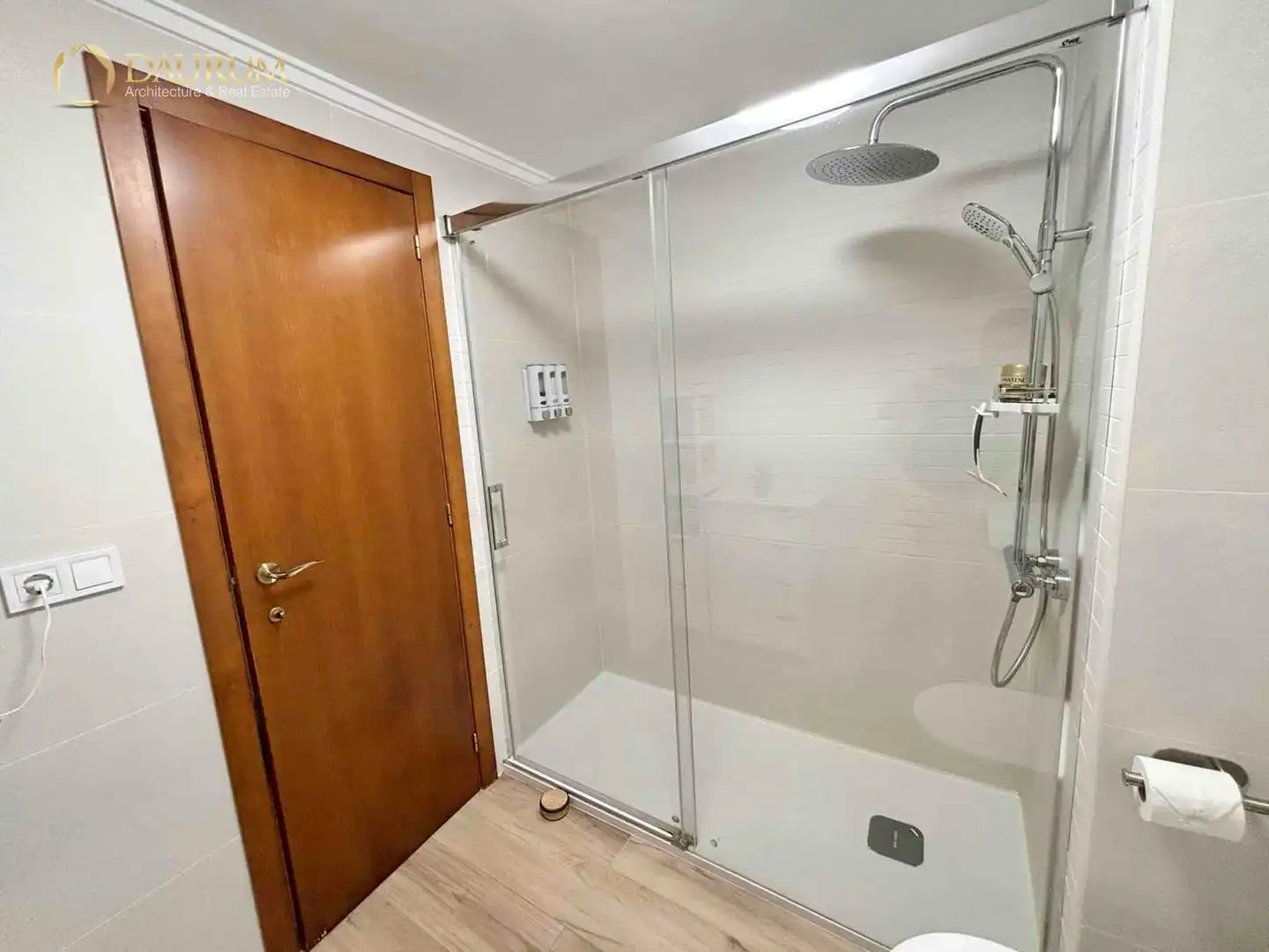 Baño de Piso en venta en Paterna con Aire acondicionado, Trastero y Amueblado