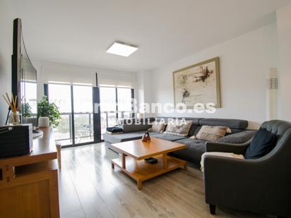 Living room of Flat for sale in  Valencia Capital  with Air Conditioner and Balcony