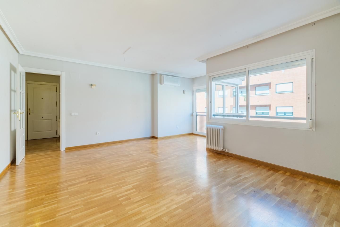 Sala de estar de Piso en venta en  Madrid Capital
