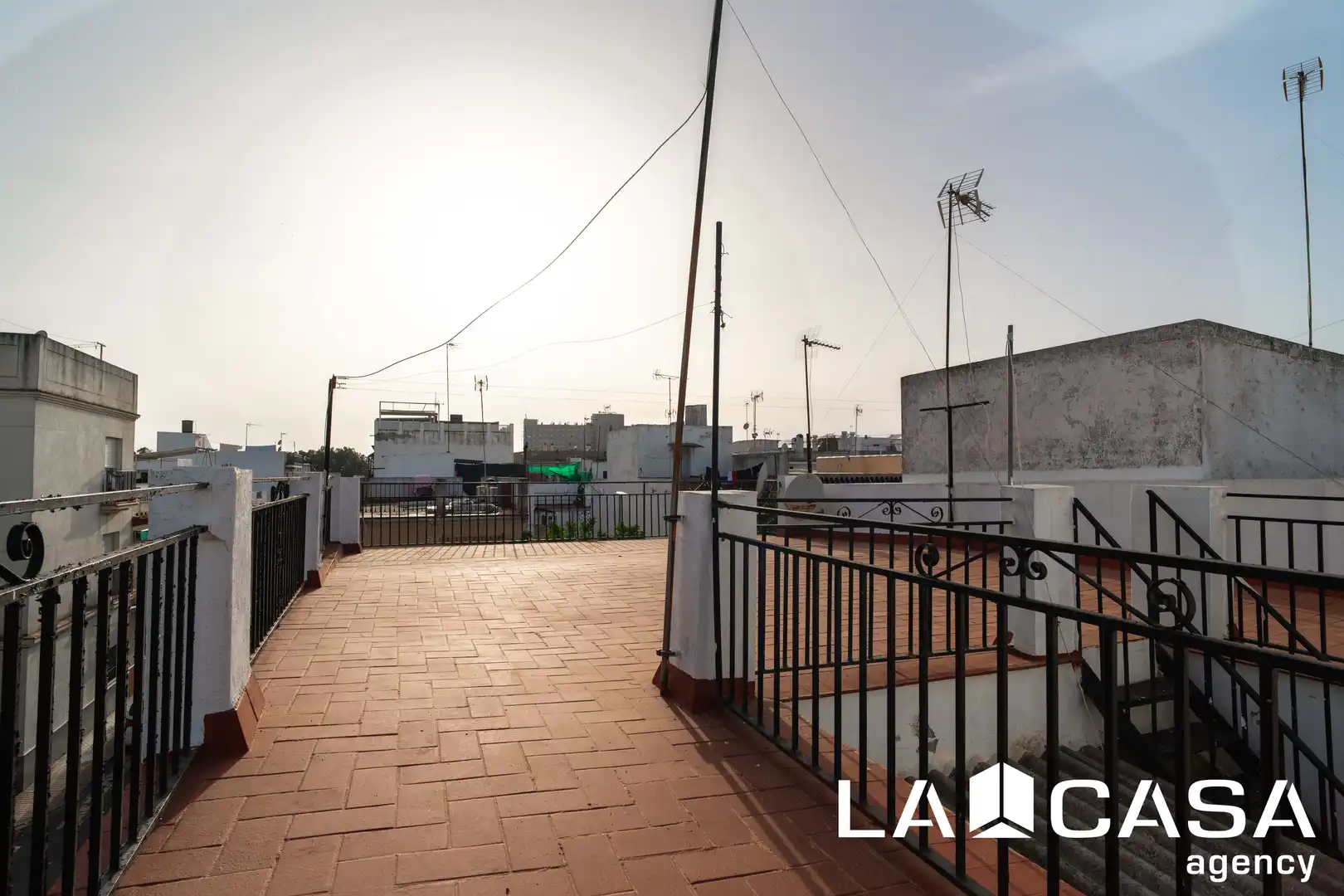 Vista exterior de Casa o chalet en venta en Sevilla con Aire acondicionado, Terraza y Balcón
