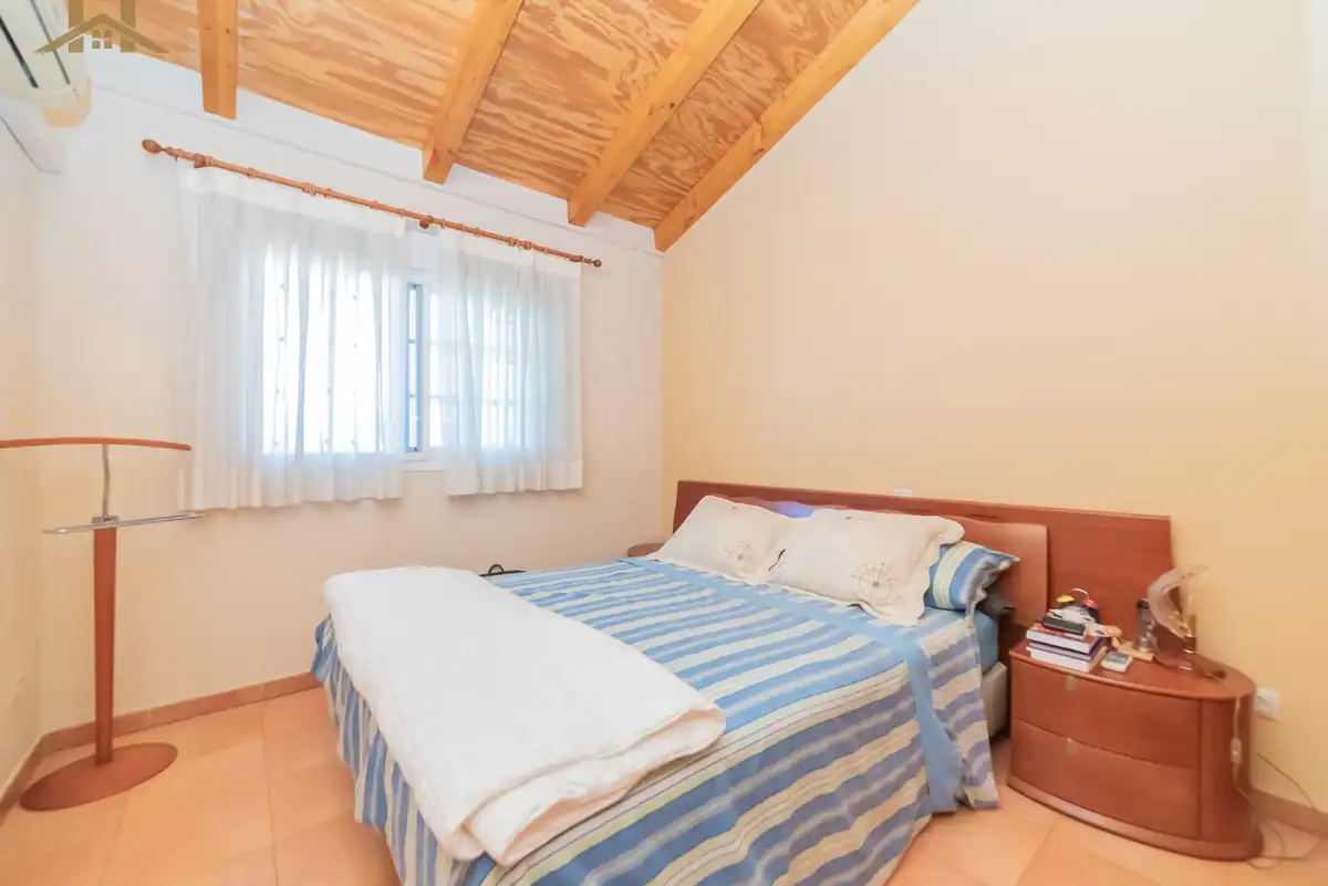 Dormitori de Casa adosada en venda en Navalcarnero amb Aire condicionat, Calefacció i Jardí privat