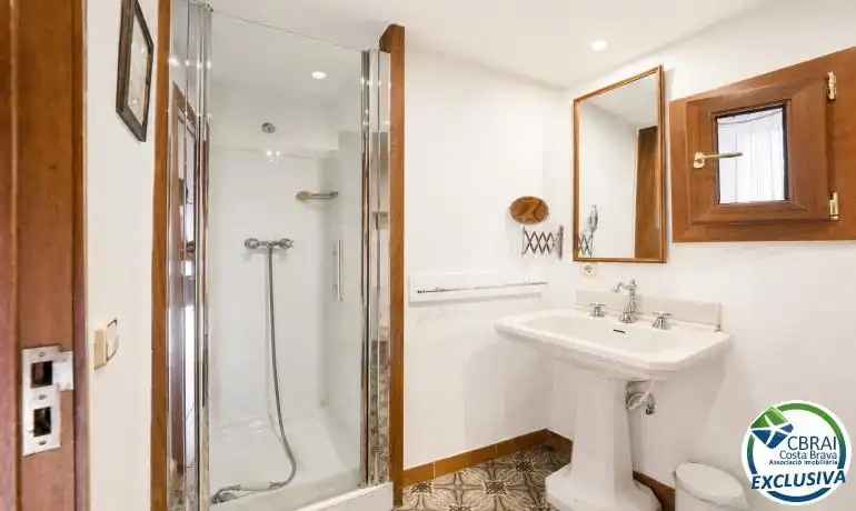 Baño de Finca rústica en venta en Fortià con Aire acondicionado, Calefacción y Terraza