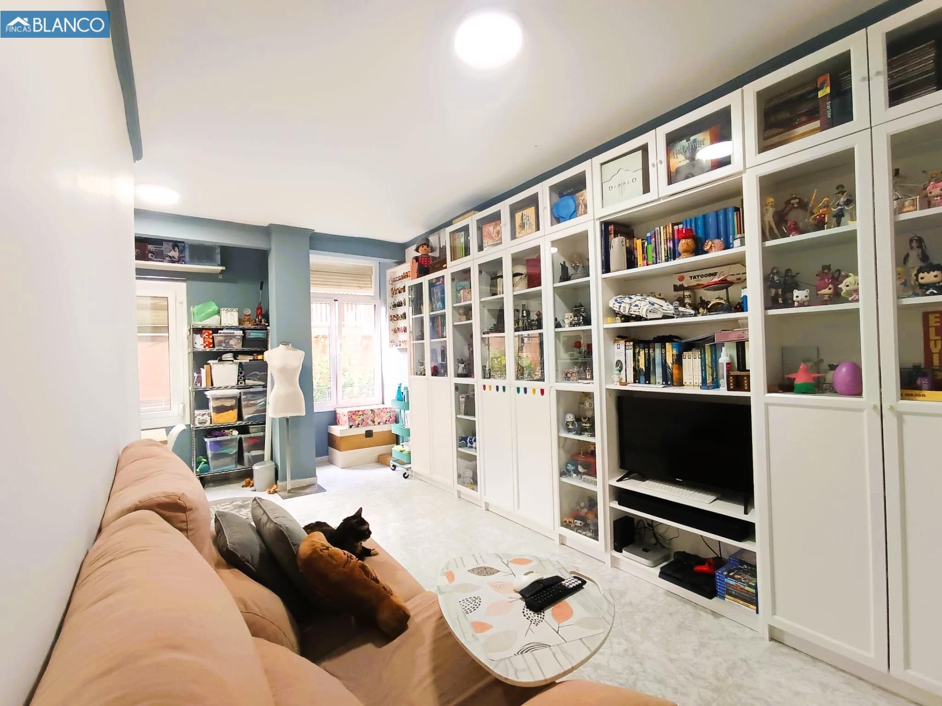 Living room of Flat for sale in L'Hospitalet de Llobregat  with Heating and Balcony