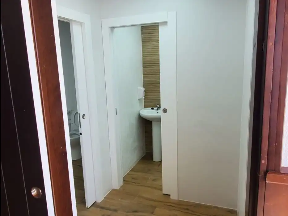 Baño de Local de alquiler en Alhendín con Aire acondicionado, Calefacción y Terraza