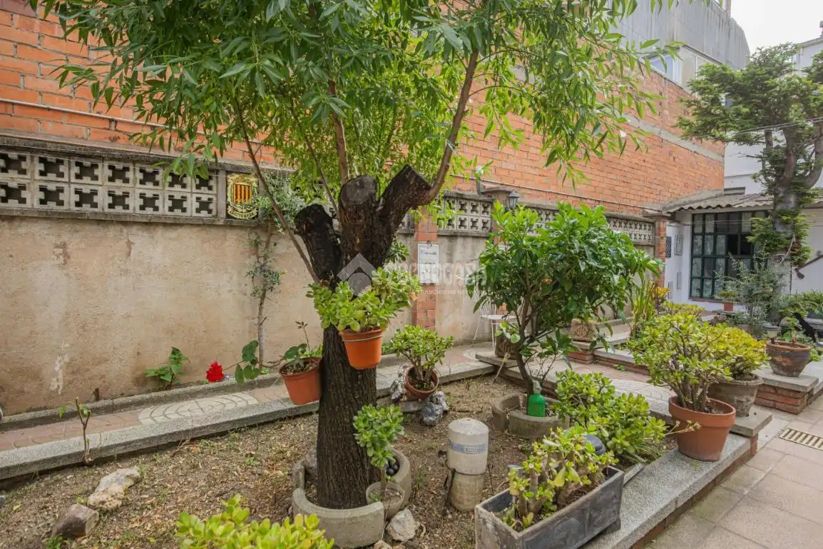 Garten von Einfamilien-Reihenhaus zum Verkauf in Montcada i Reixac mit Heizung, Terrasse und Balkon