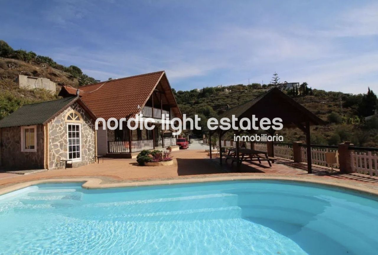 Vista exterior de Casa o chalet en venta en Cómpeta con Terraza, Piscina y Amueblado