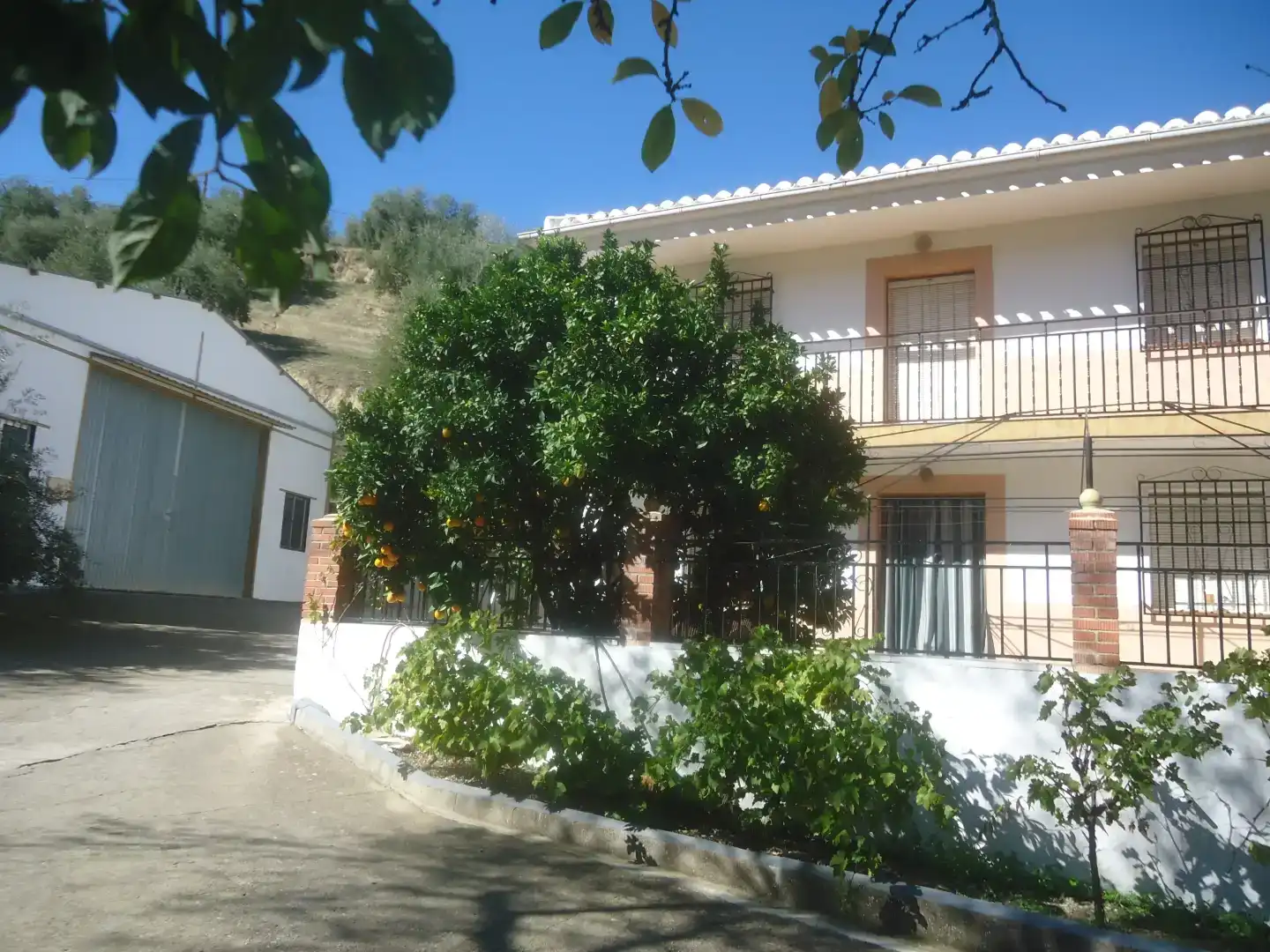 Vista exterior de Casa o xalet en venda en Iznájar amb Balcó