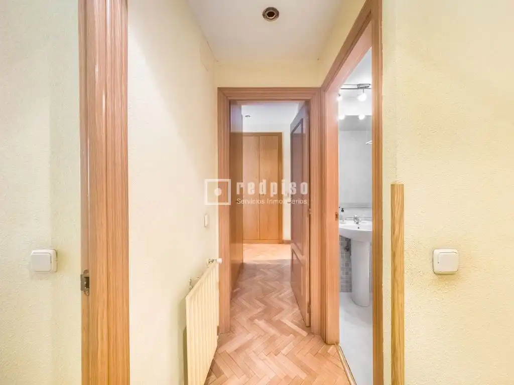 Bedroom of Flat for sale in Madrid  with Heating, Private garden and Parquet flooring