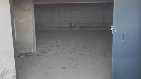 En lloguer 8 plaçes independents de garatge situades al municipi d'Arbeca.  Fàcil maniobra.