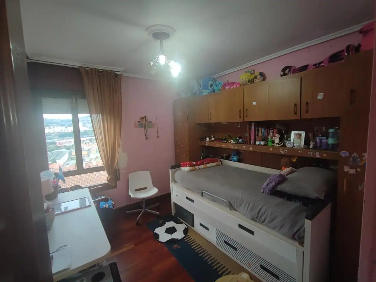 Schlafzimmer von Wohnung zum Verkauf in Basauri  mit Möbliert und Balkon
