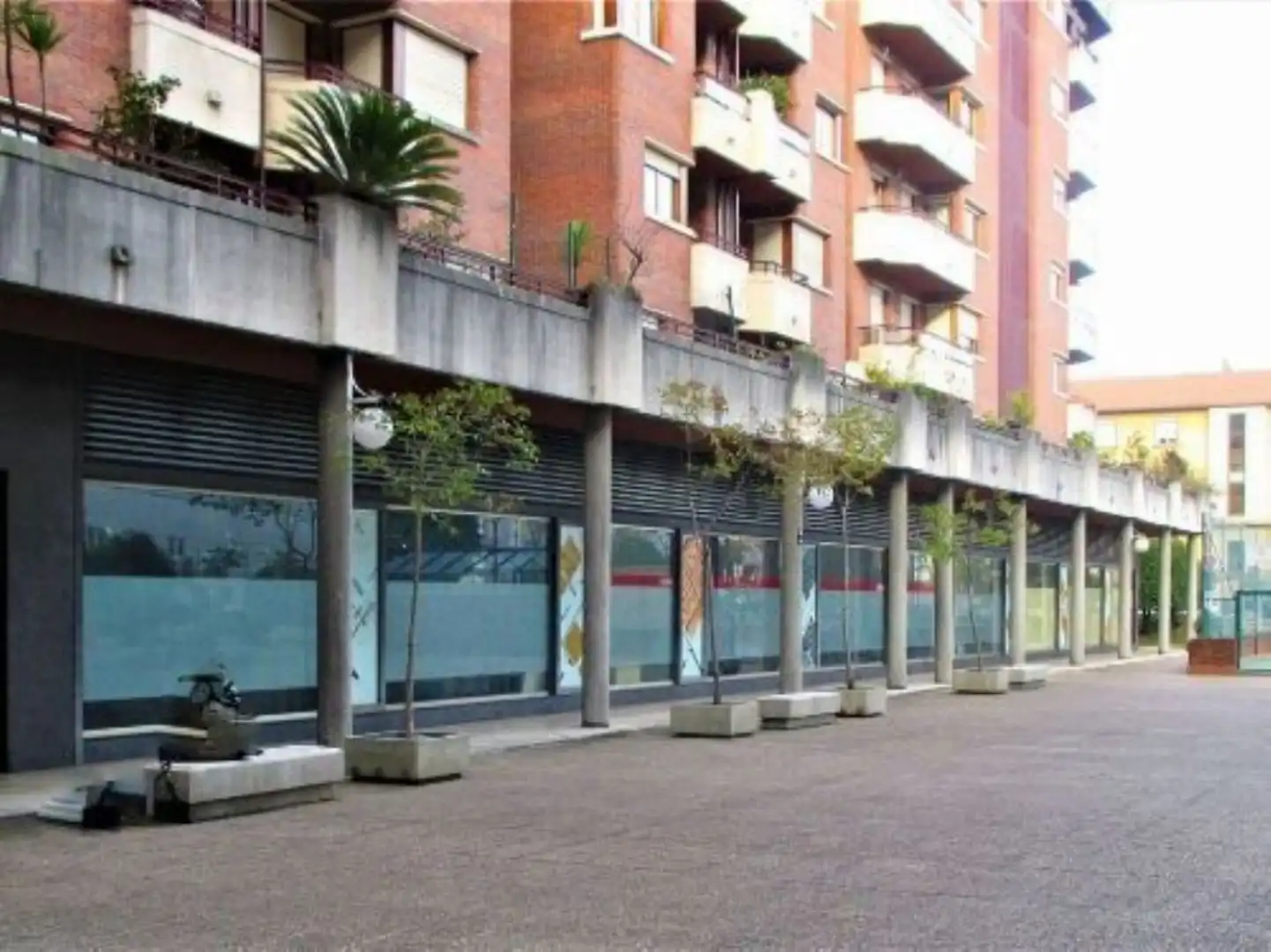 Vista exterior de Local de lloguer en Oviedo 