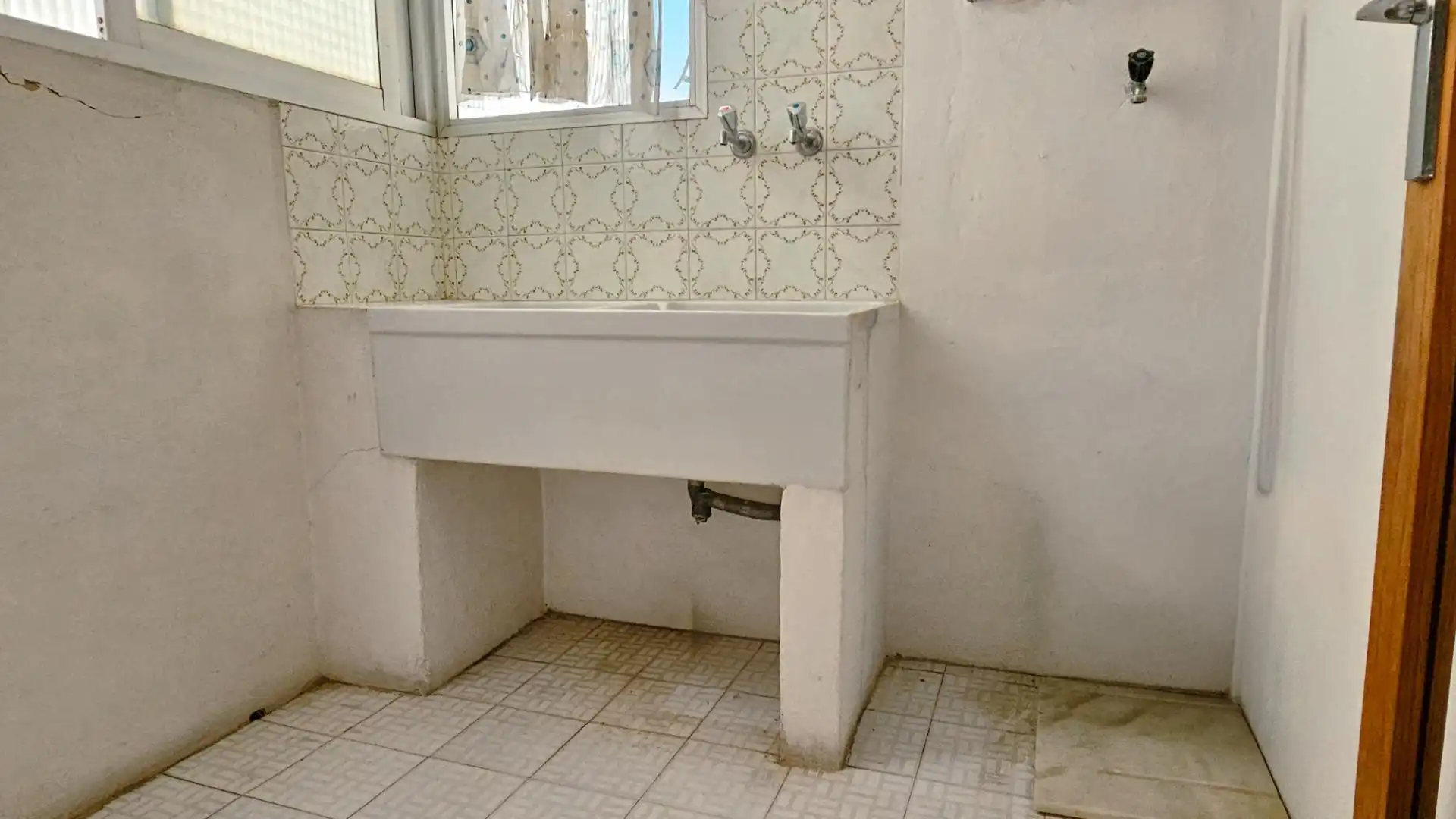 Bathroom of Flat for sale in Gandia  with Storage room and Balcony