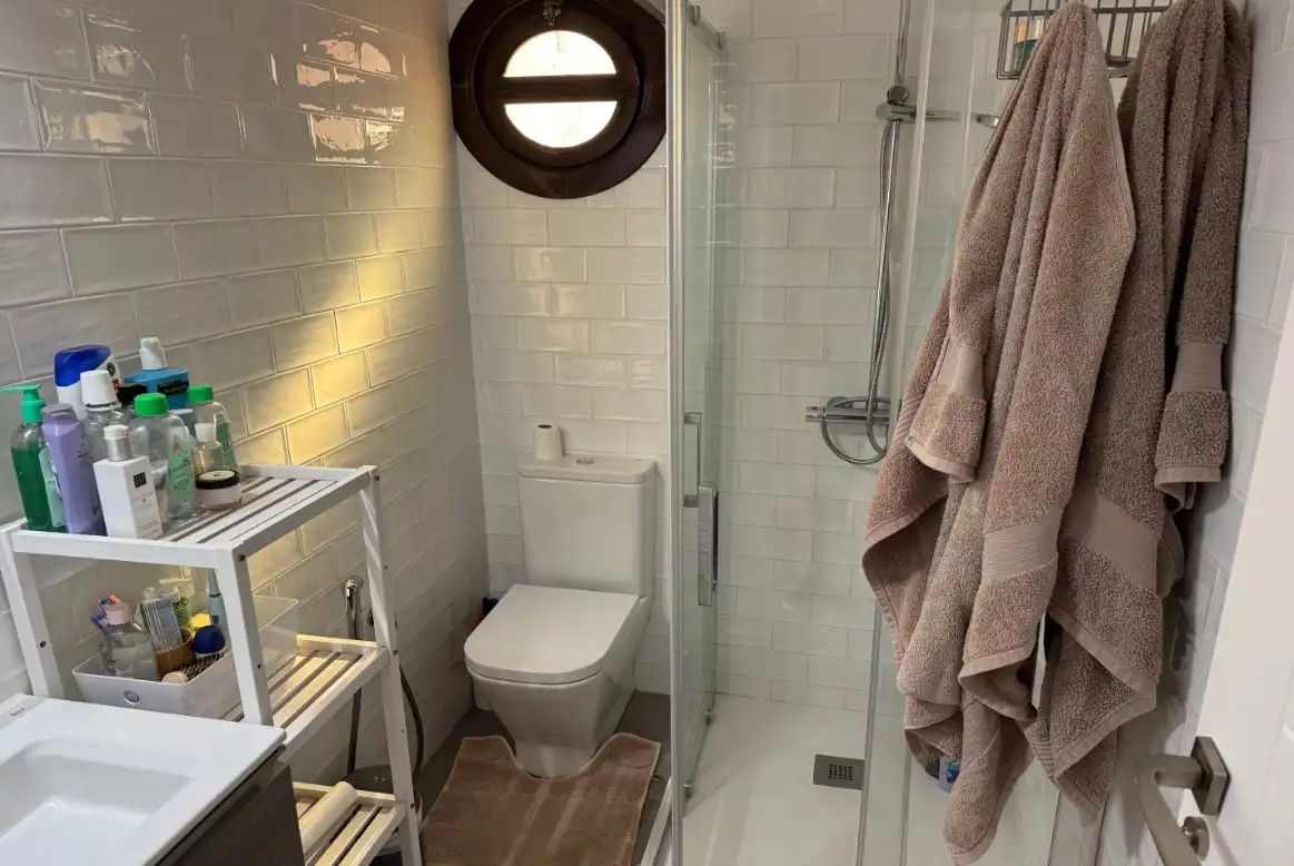 Baño de Casa adosada en venta en Estepona con Aire acondicionado, Calefacción y Jardín privado