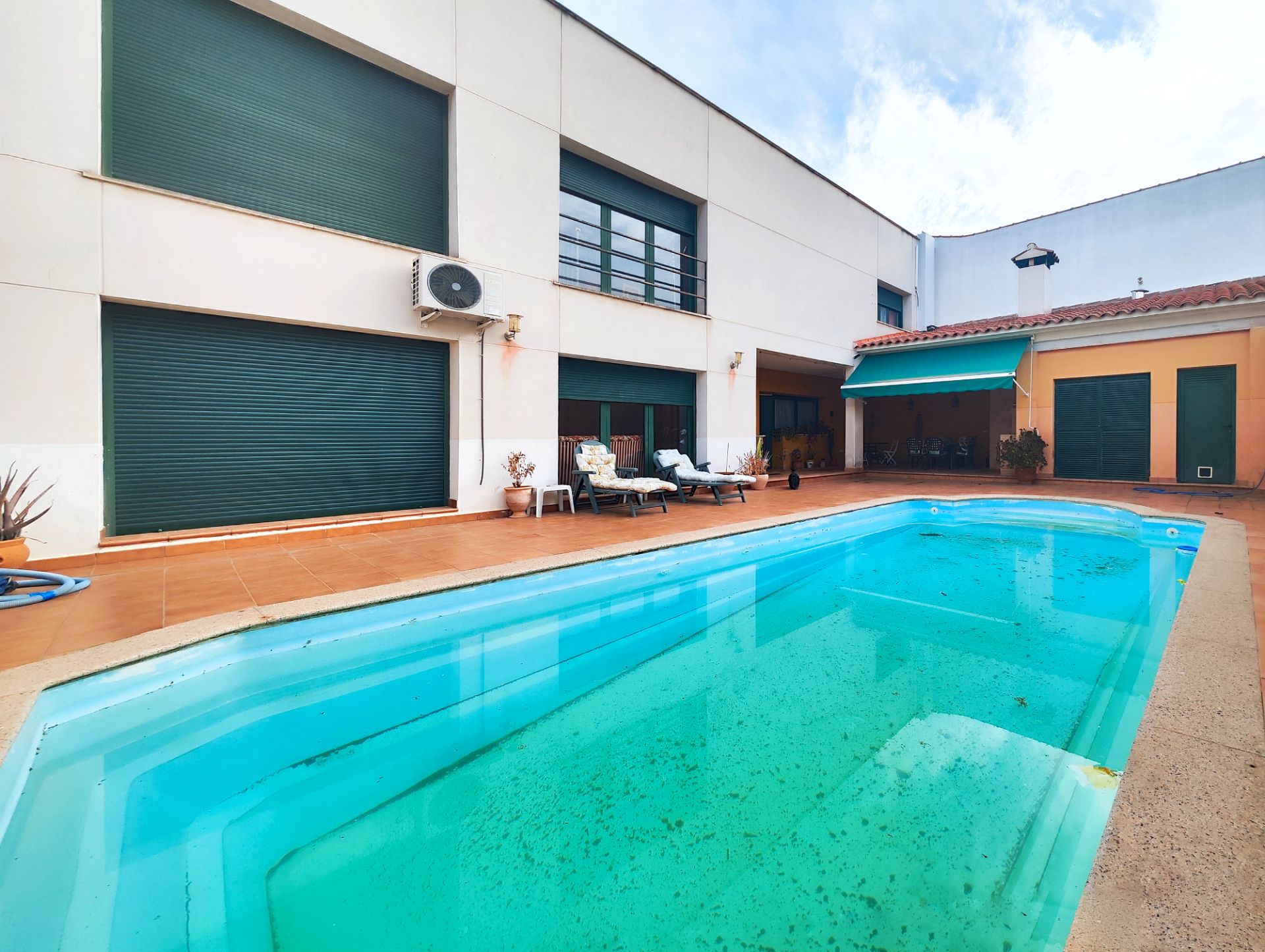 Piscina de Casa o xalet en venda en Puertollano amb Aire condicionat, Calefacció i Jardí privat
