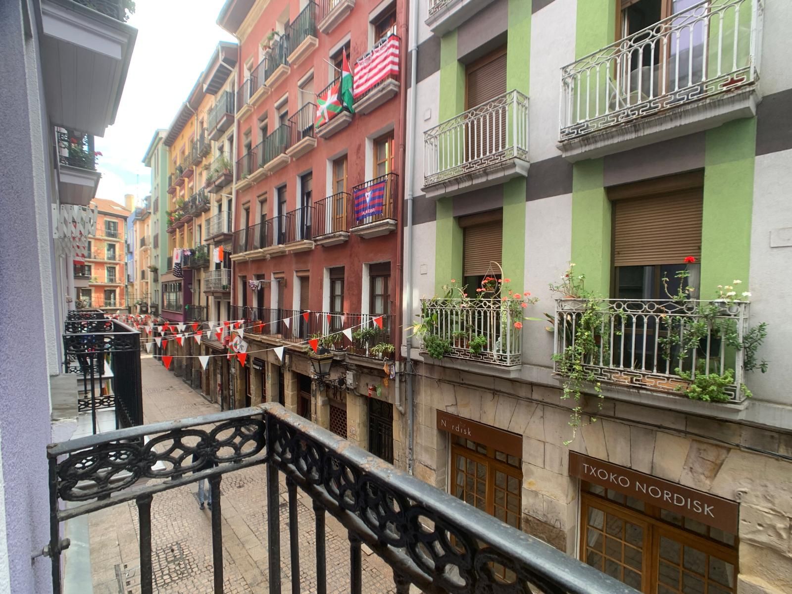 Flat for sale in Barrenkale, Casco Viejo
