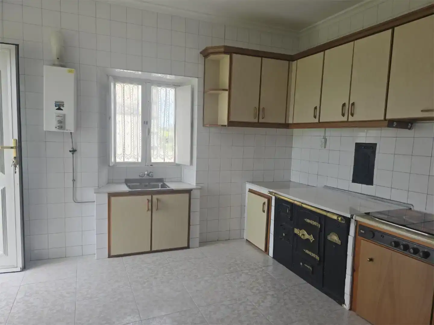Cuina de Planta baixa en venda en Ribadeo amb Jardí privat
