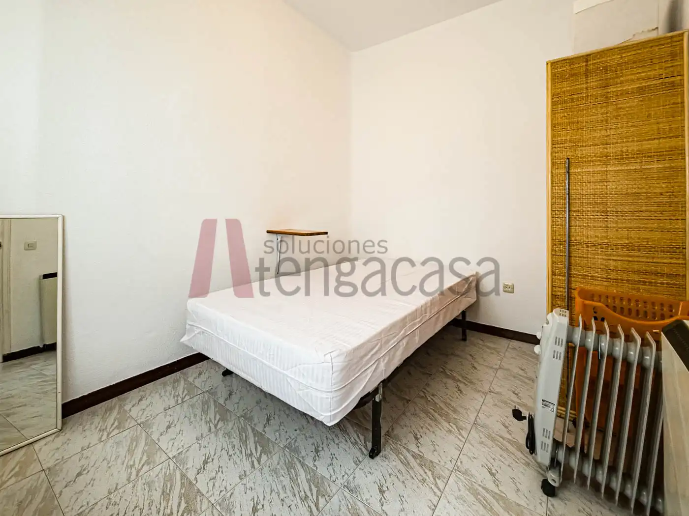 Flat for rent to own in Calle de la Colegiata, Embajadores - Lavapiés