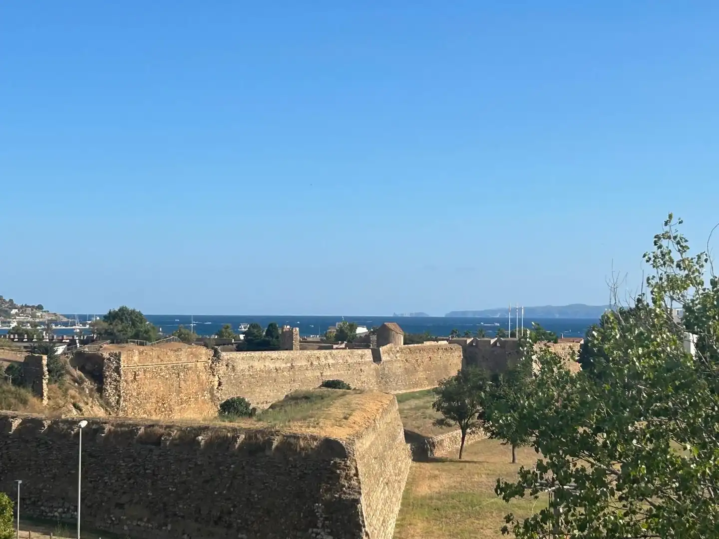 Vista exterior de Apartamento en venta en Roses con Calefacción, Terraza y Trastero