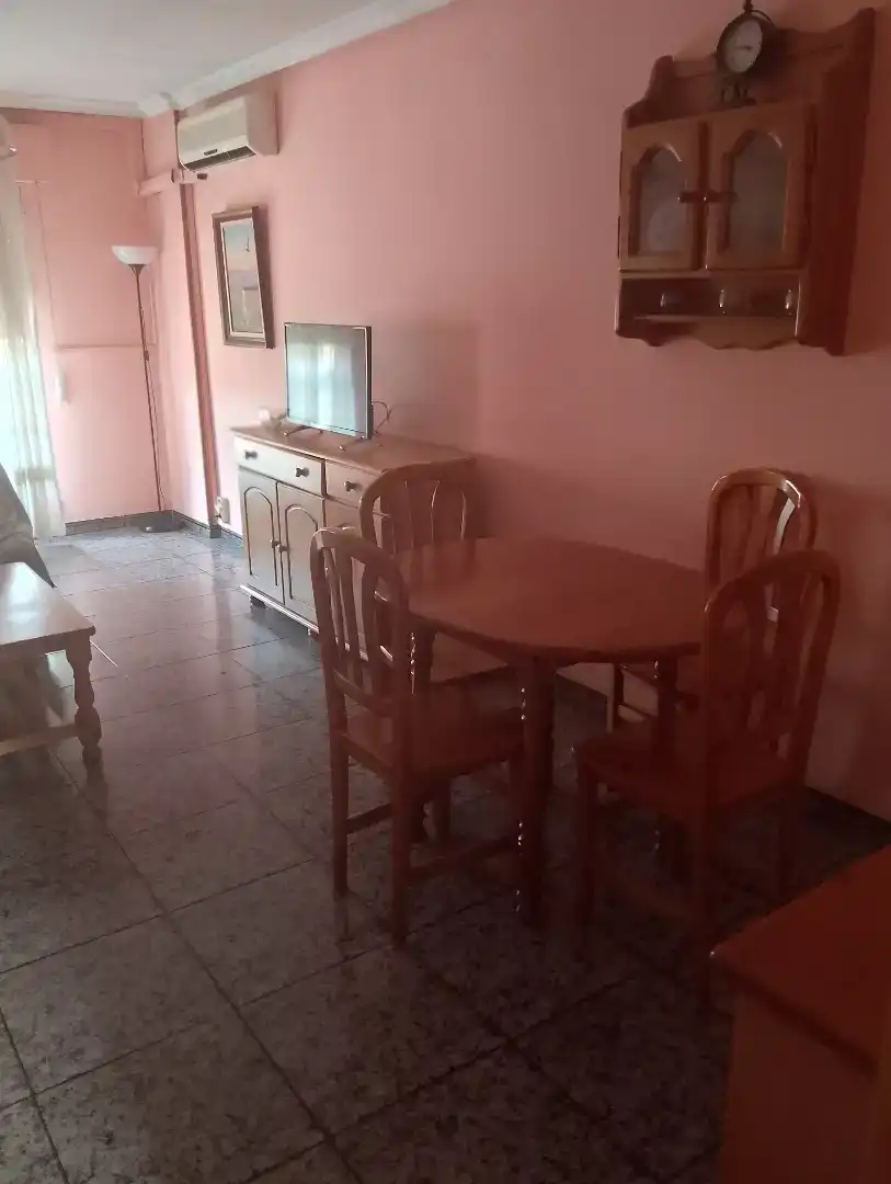 Comedor de Piso para compartir en Plasencia con Aire acondicionado, Amueblado y Horno