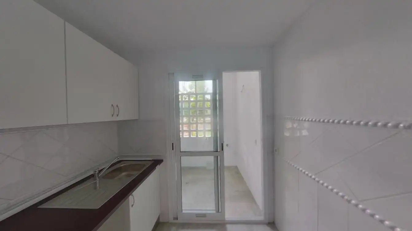 Cocina de Piso en venta en Marbella con Calefacción, Terraza y Piscina comunitaria