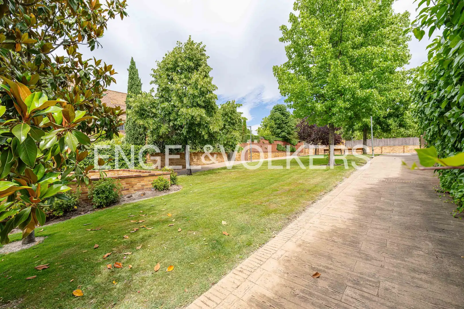 Exterior view of Houses for sale in Las Rozas de Madrid  with Heating, Private garden and Parquet flooring