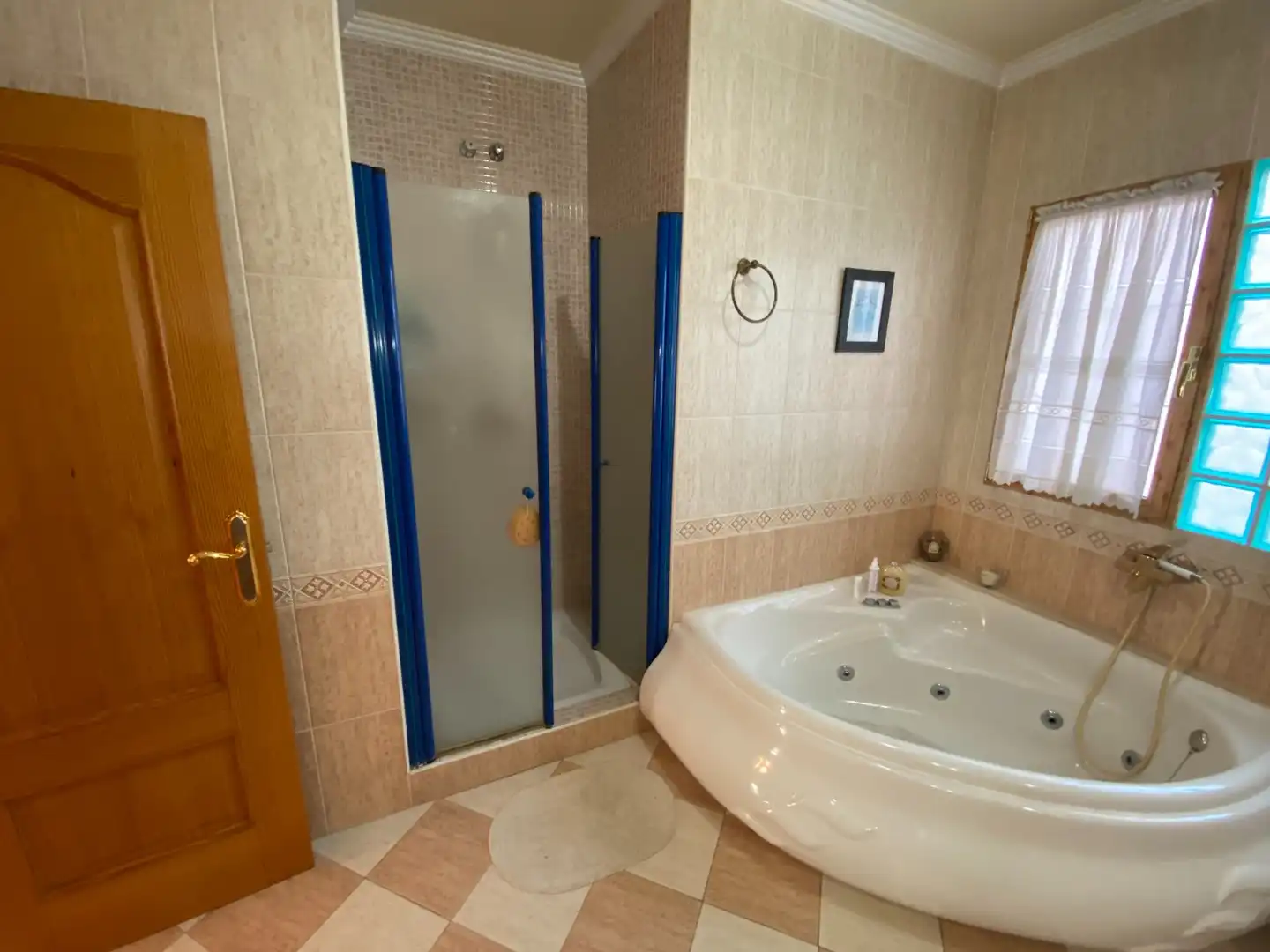 Badezimmer von Haus oder Chalet zum Verkauf in Sax mit Klimaanlage, Terrasse und Schwimmbad