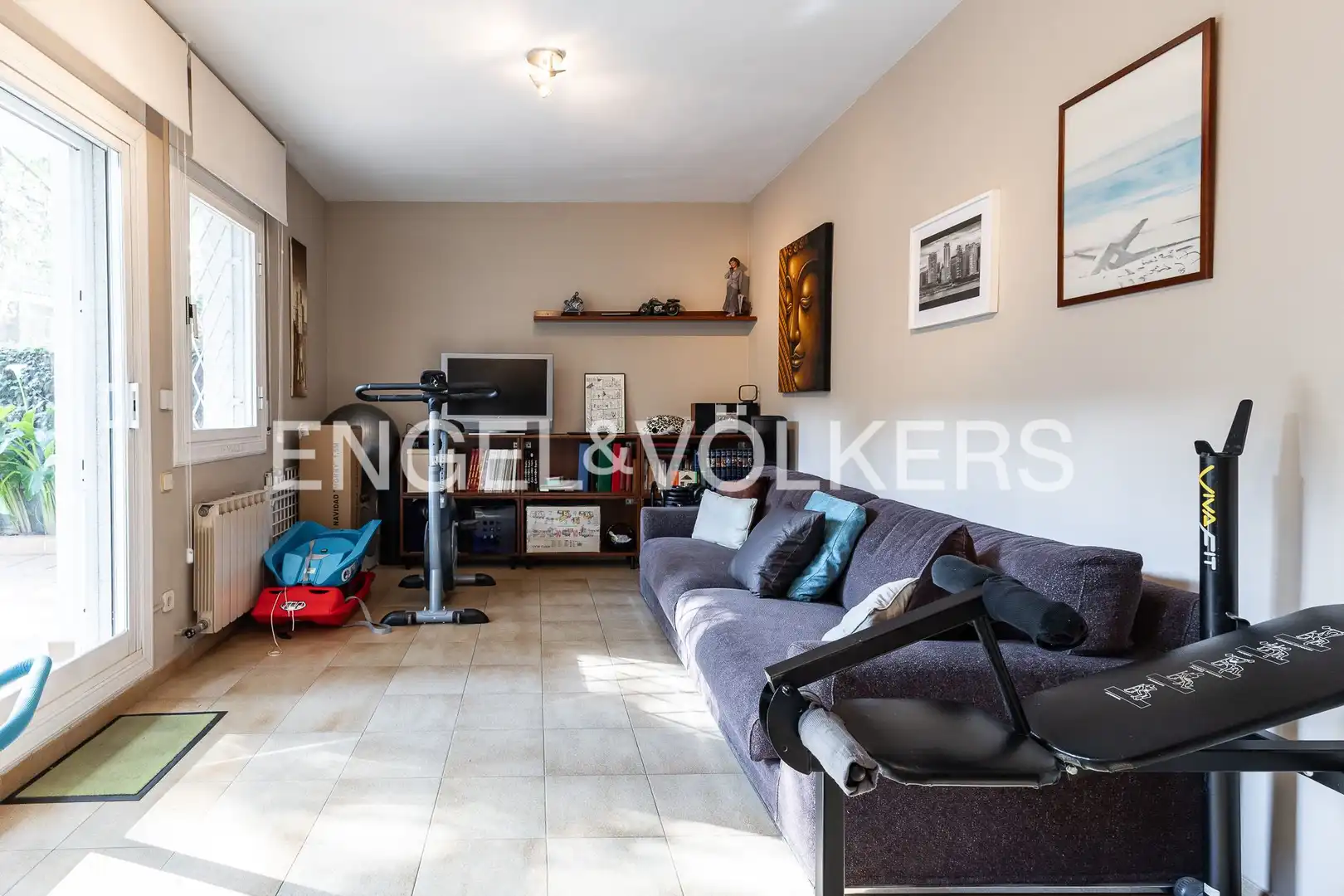 Sala d'estar de Casa o xalet en venda en Cerdanyola del Vallès amb Aire condicionat, Calefacció i Jardí privat