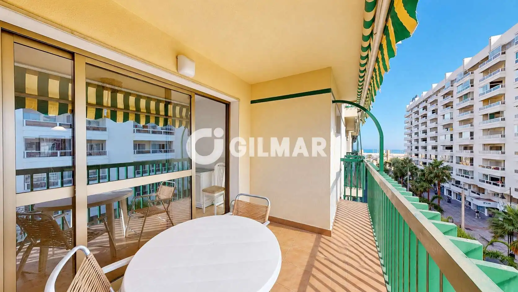 Flat with terrace for sale in Puerto Deportivo