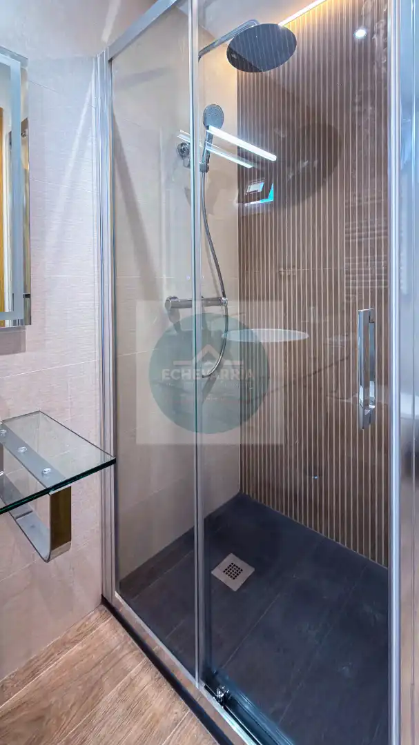 Bathroom of Flat for rent in Madrid  with Air Conditioner, Heating and Terrace