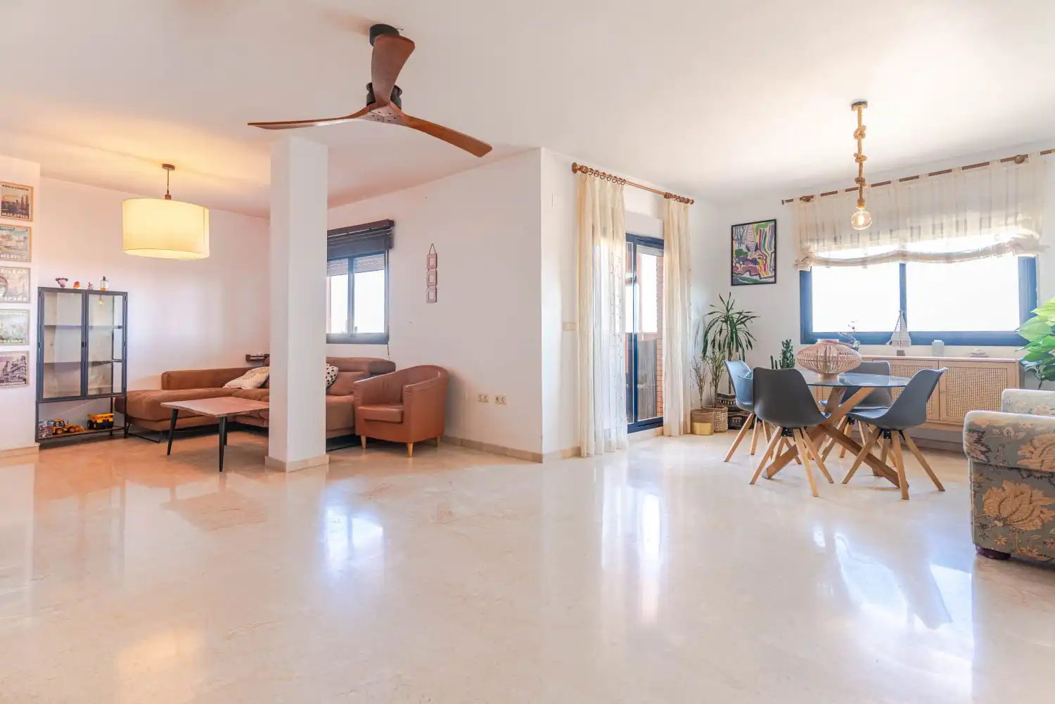 Sala de estar de Piso en venta en Motril con Terraza, Balcón y Piscina comunitaria