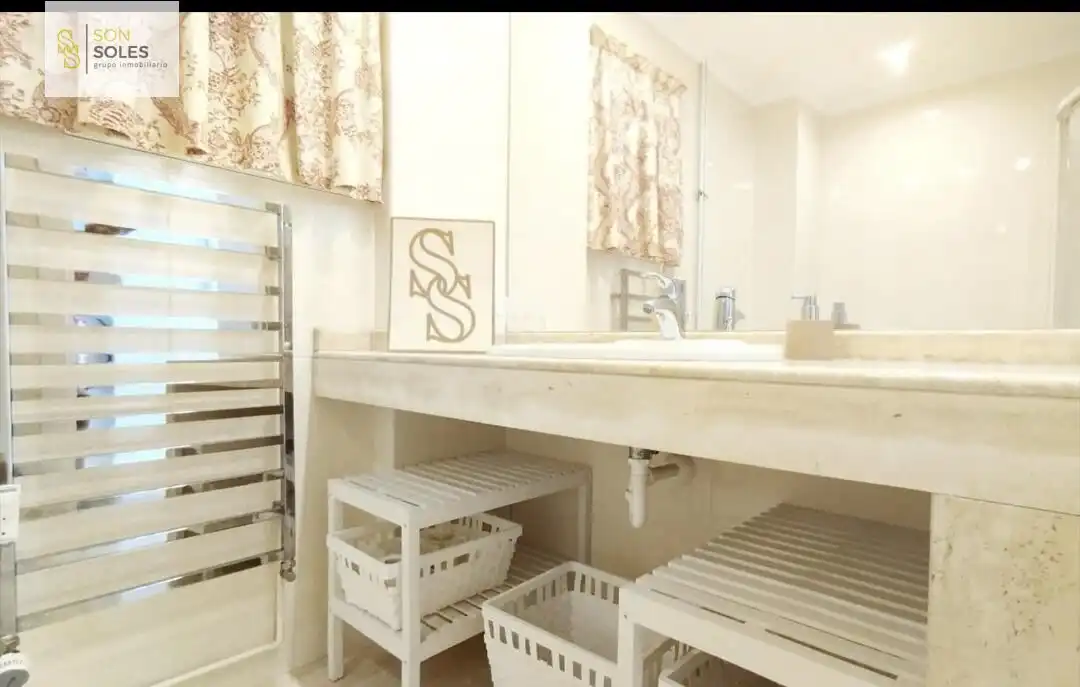 Baño de Piso de alquiler en Santander con Calefacción, Terraza y Amueblado