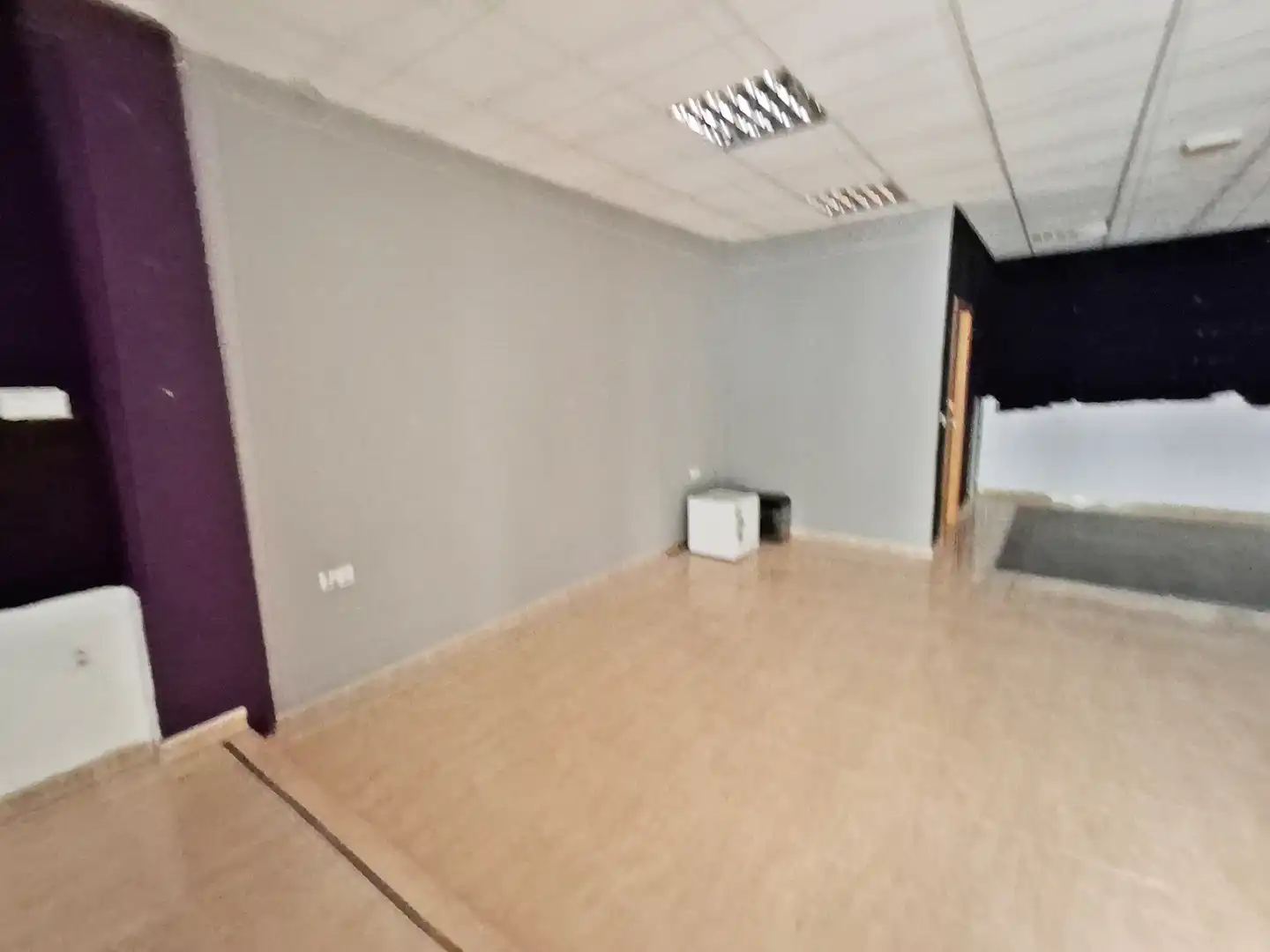 Local comercial en alquiler en Calle Canalejas, imagen 2