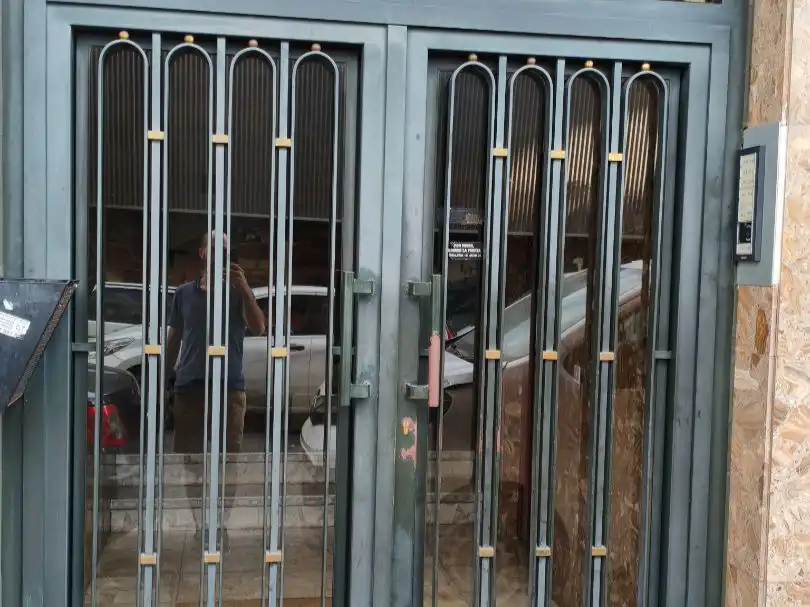 Außenansicht von Wohnung zum Verkauf in  Madrid Capital mit Klimaanlage, Terrasse und Balkon