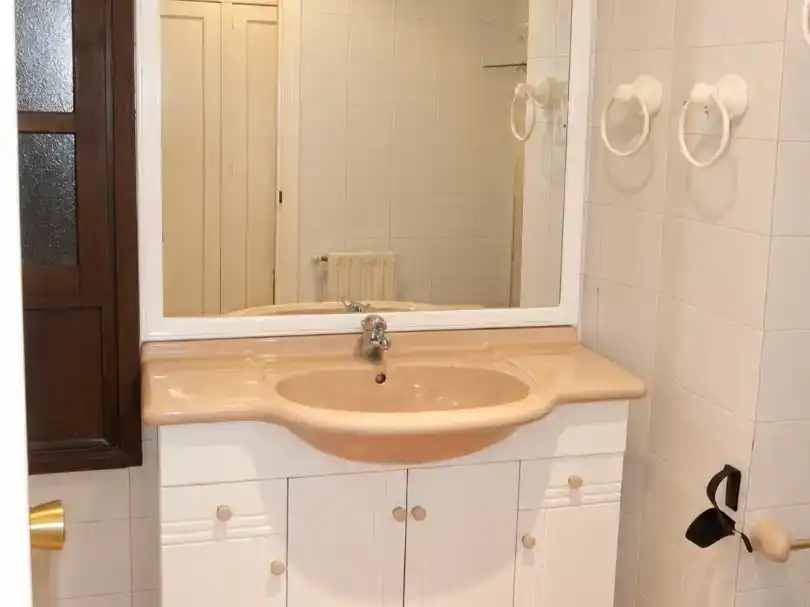 Badezimmer von Wohnung zur Miete in Siero mit Privatgarten, Parkett und Balkon