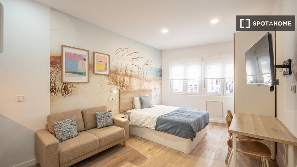 Dormitori de Pis de lloguer en  Madrid Capital amb Aire condicionat, Calefacció i Moblat