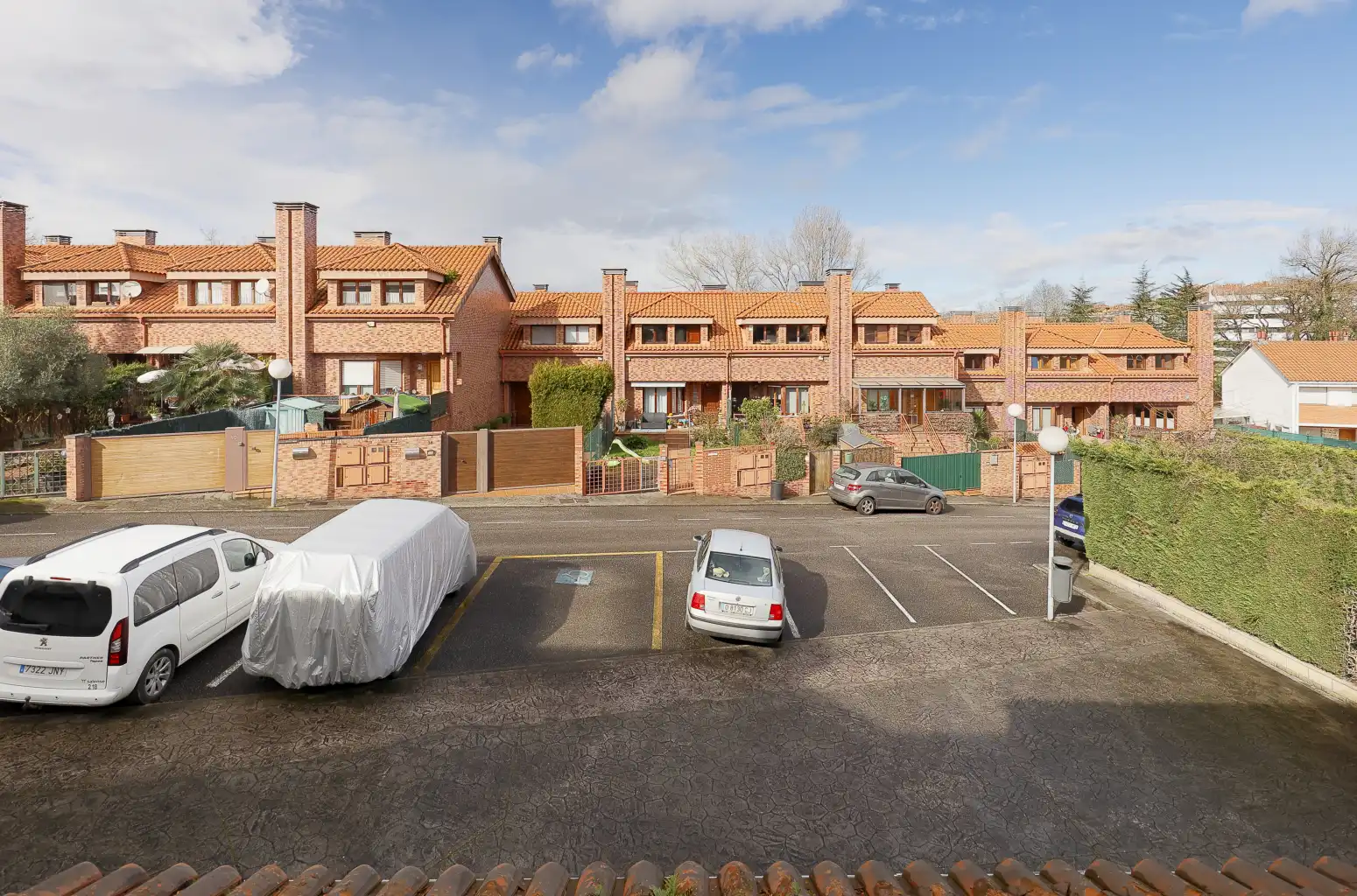 Parking de Casa adosada en venta en Siero con Calefacción, Jardín privado y Parquet