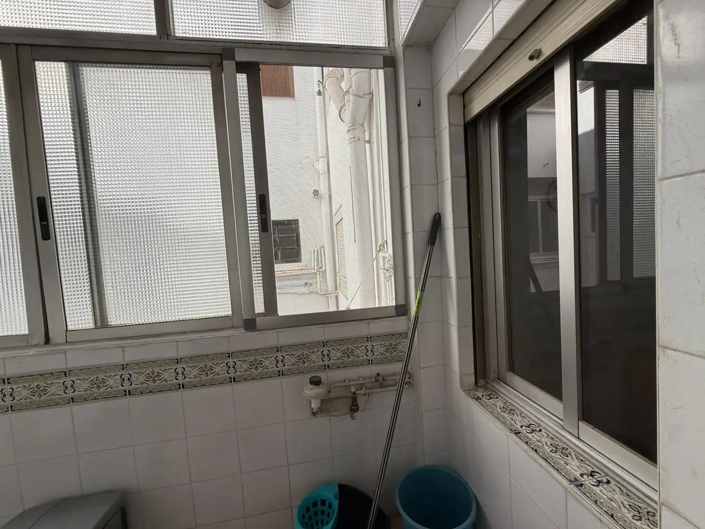 Bathroom of Flat for sale in Benetússer  with Air Conditioner, Heating and Balcony