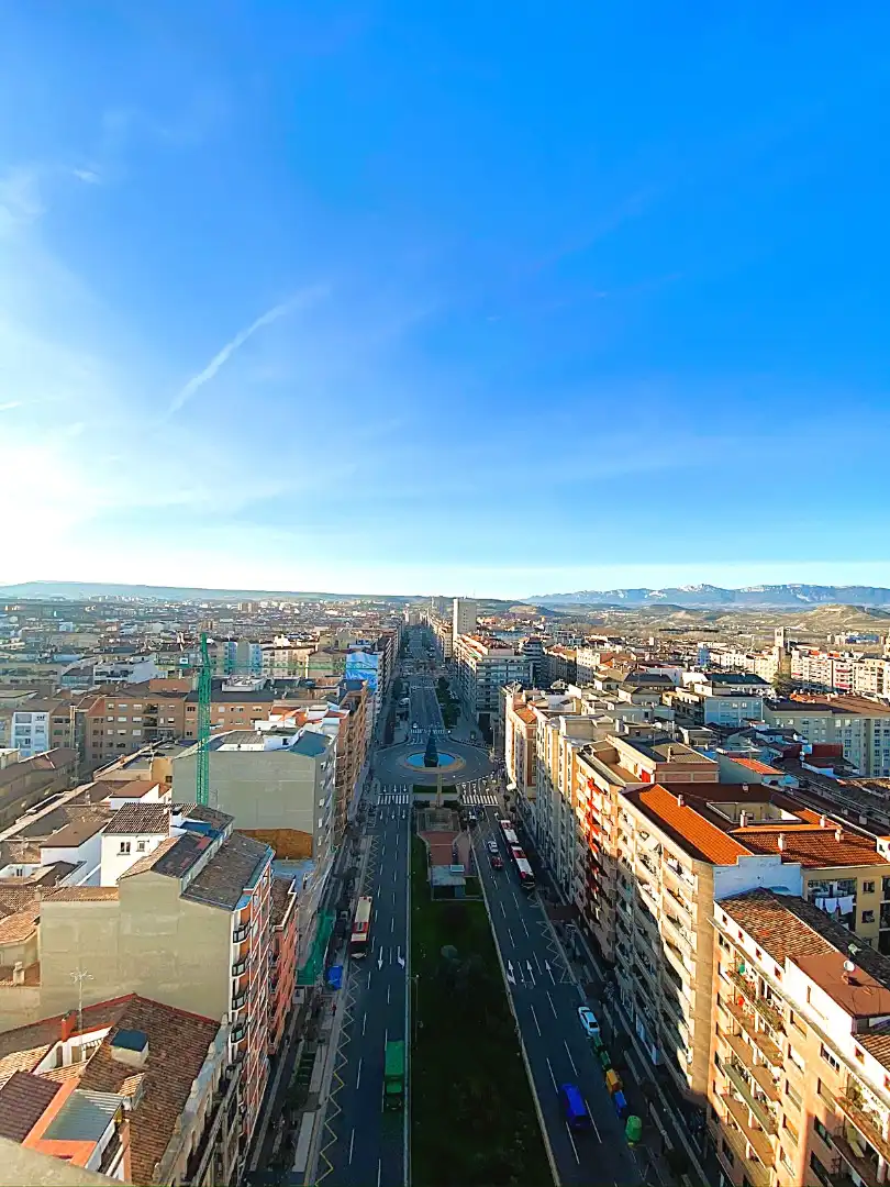 Vista exterior de Àtic en venda en  Logroño amb Aire condicionat, Calefacció i Terrassa
