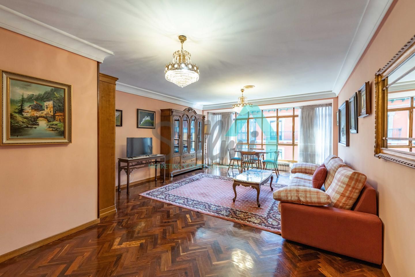 Sala d'estar de Pis de lloguer en Oviedo  amb Calefacció, Parquet i Terrassa