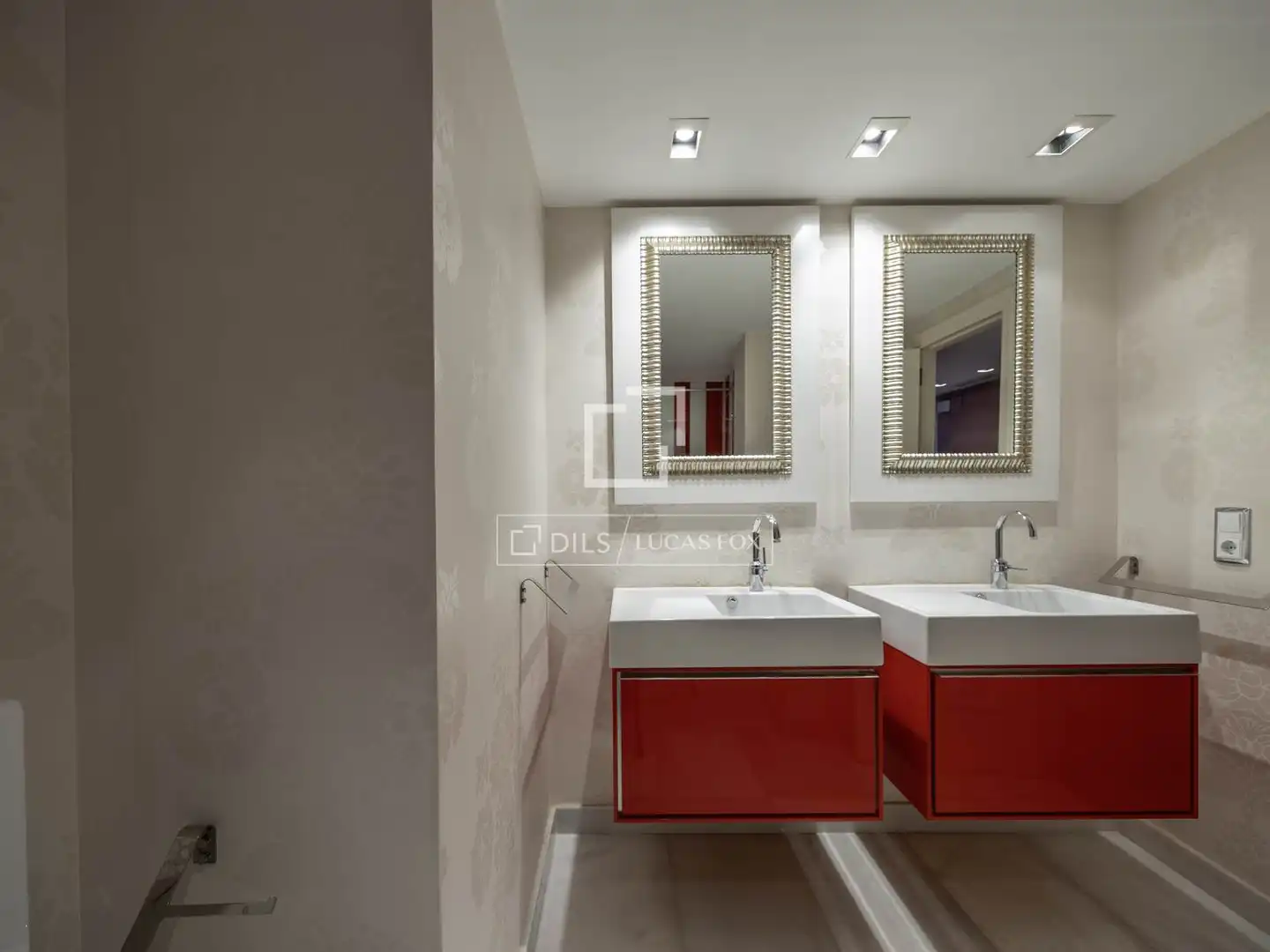 Baño de Piso en venta en Valencia con Aire acondicionado, Calefacción y Terraza
