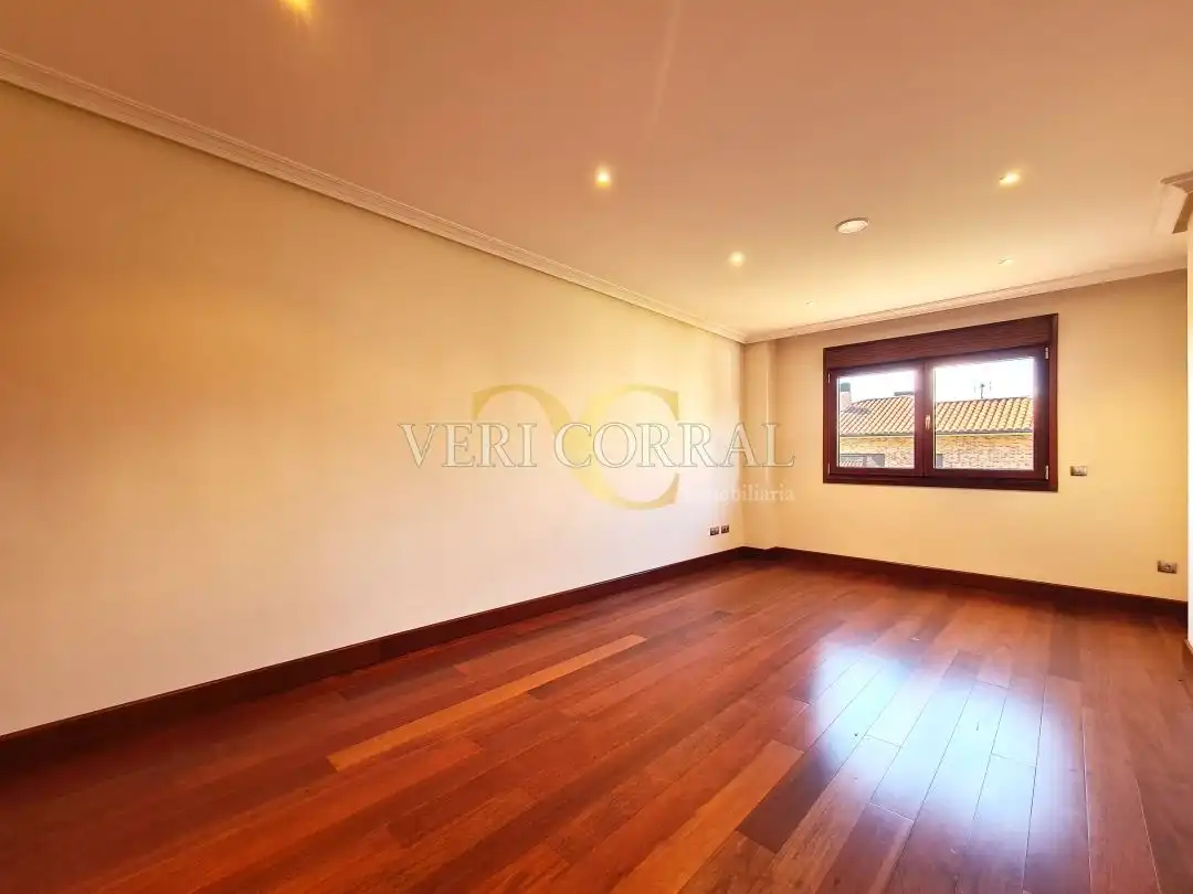 Habitación de Casa o chalet en venta en Oviedo  con Calefacción, Jardín privado y Terraza