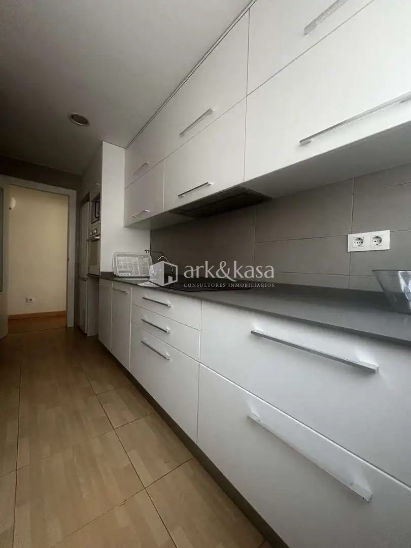 Cocina de Piso de alquiler en Valencia con Amueblado, Horno y Microondas