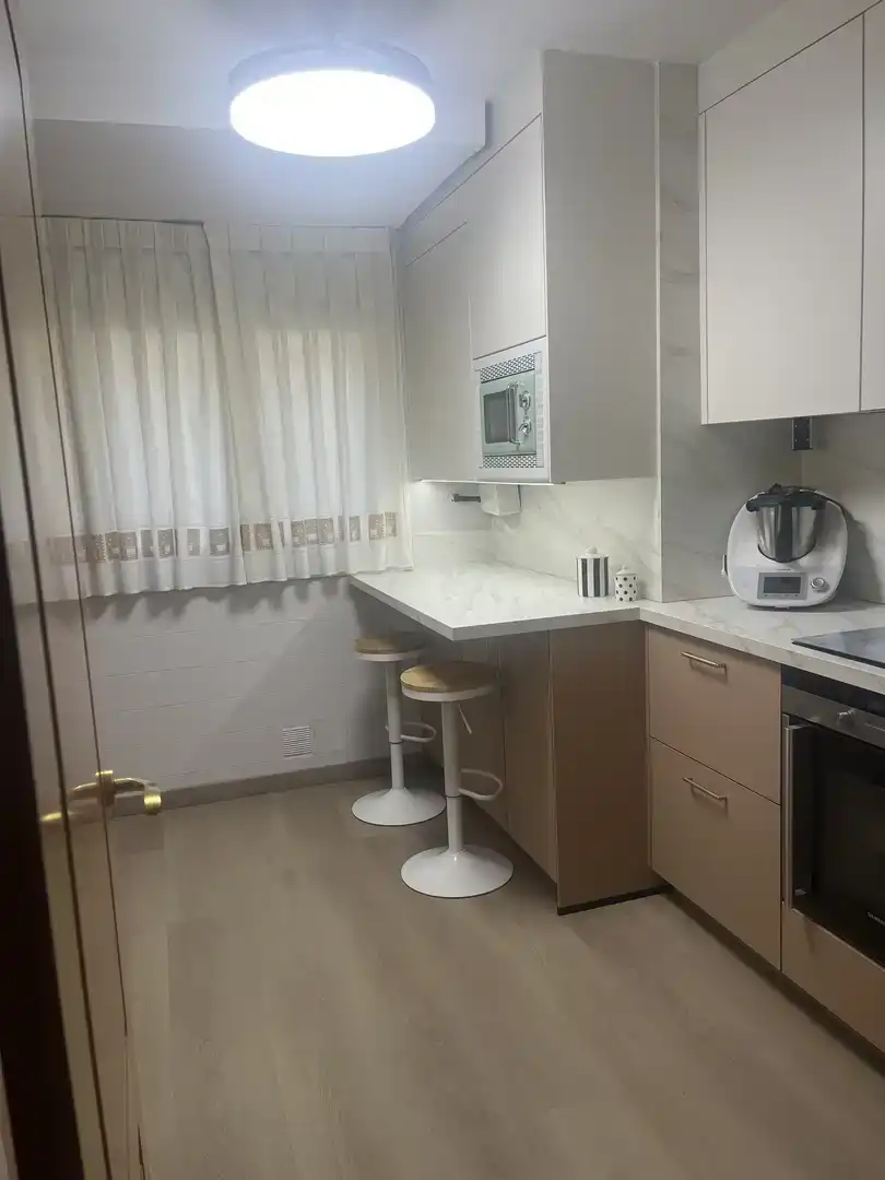 Cuina de Pis de lloguer en Zaragoza amb Aire condicionat, Parquet i Balcó