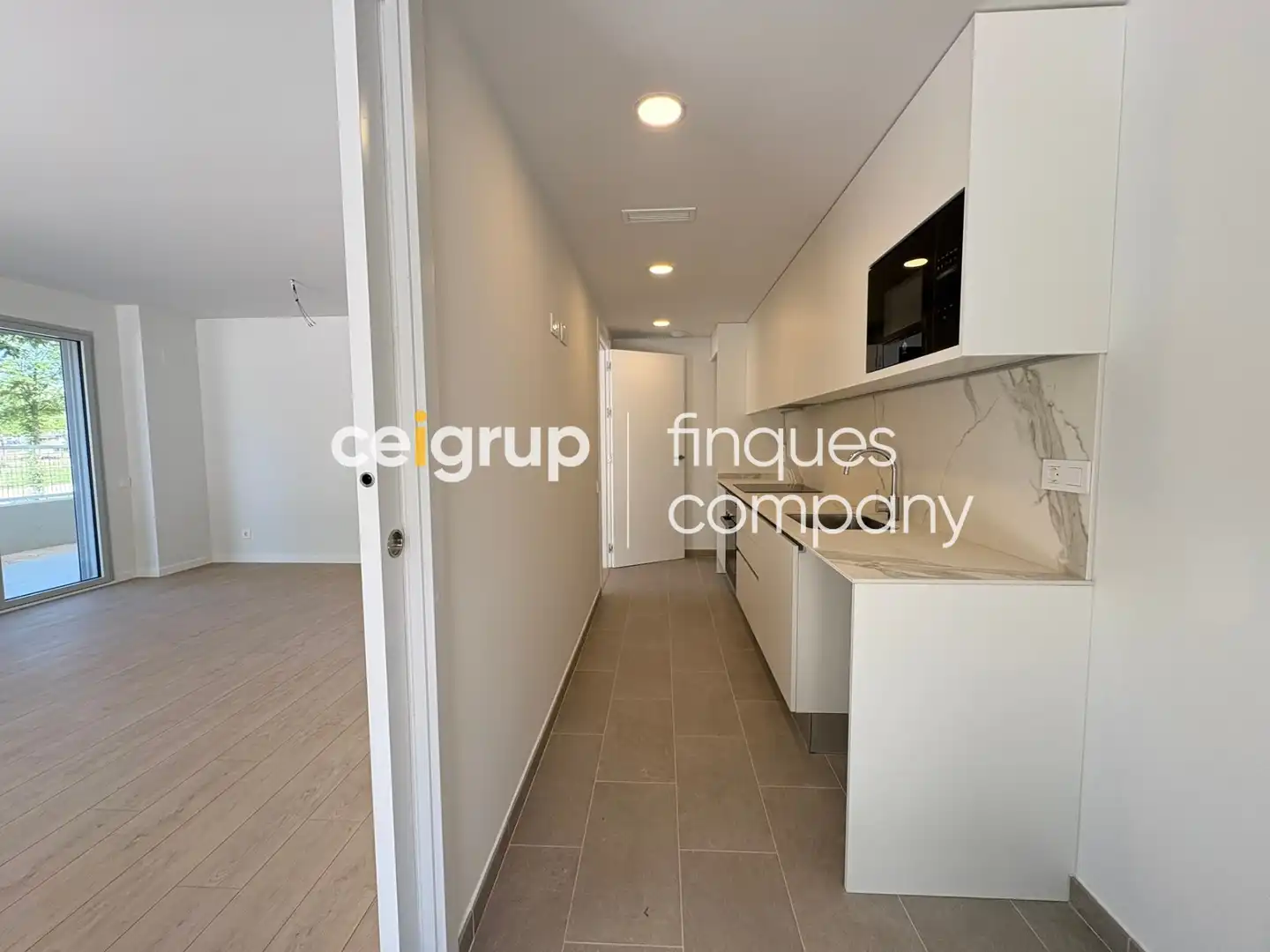 Planta baja en venta en Girona con Calefacción, Terraza y Trastero