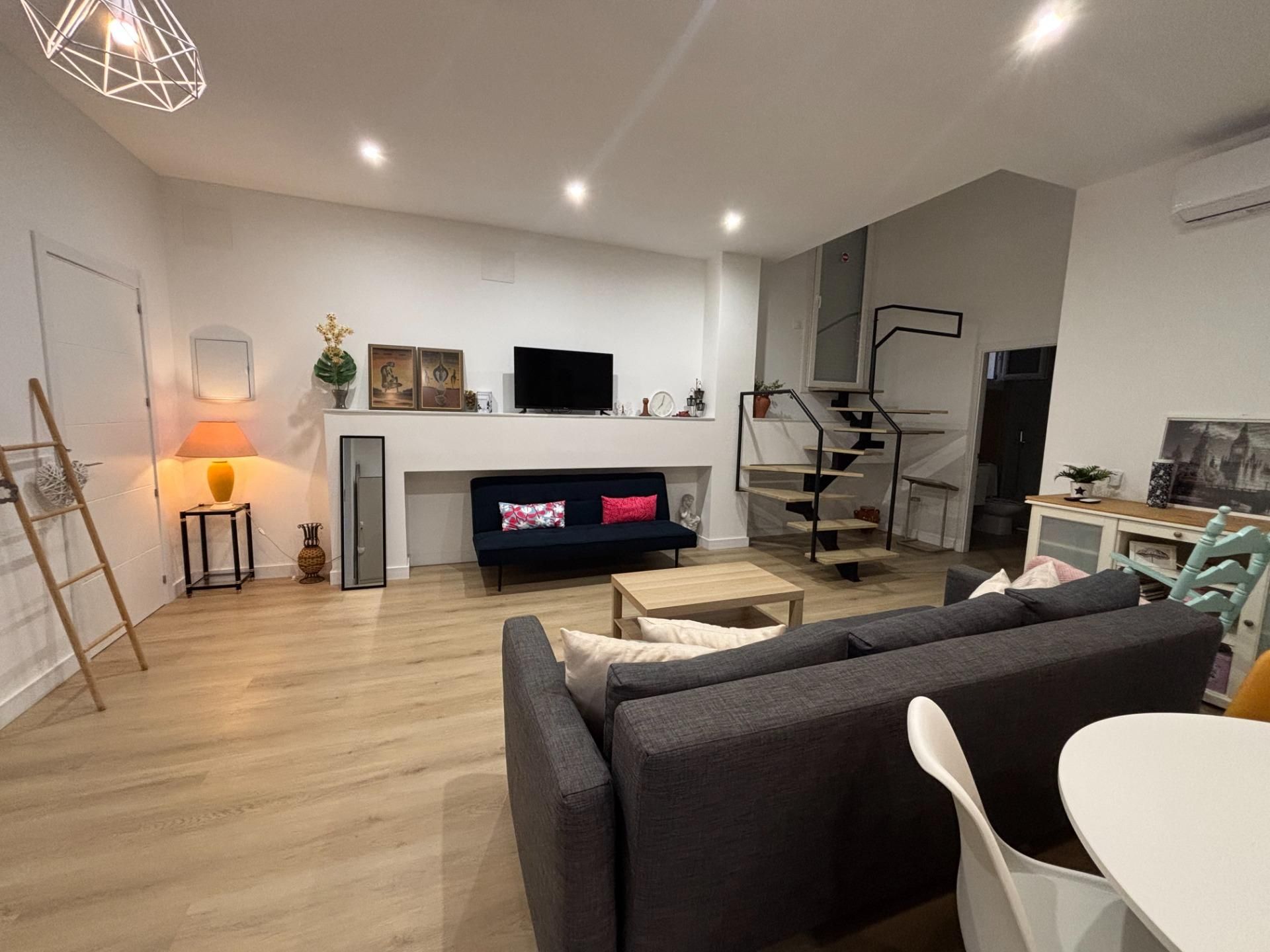 Living room of Houses for sale in Camas  with Air Conditioner, Storage room and Furnished