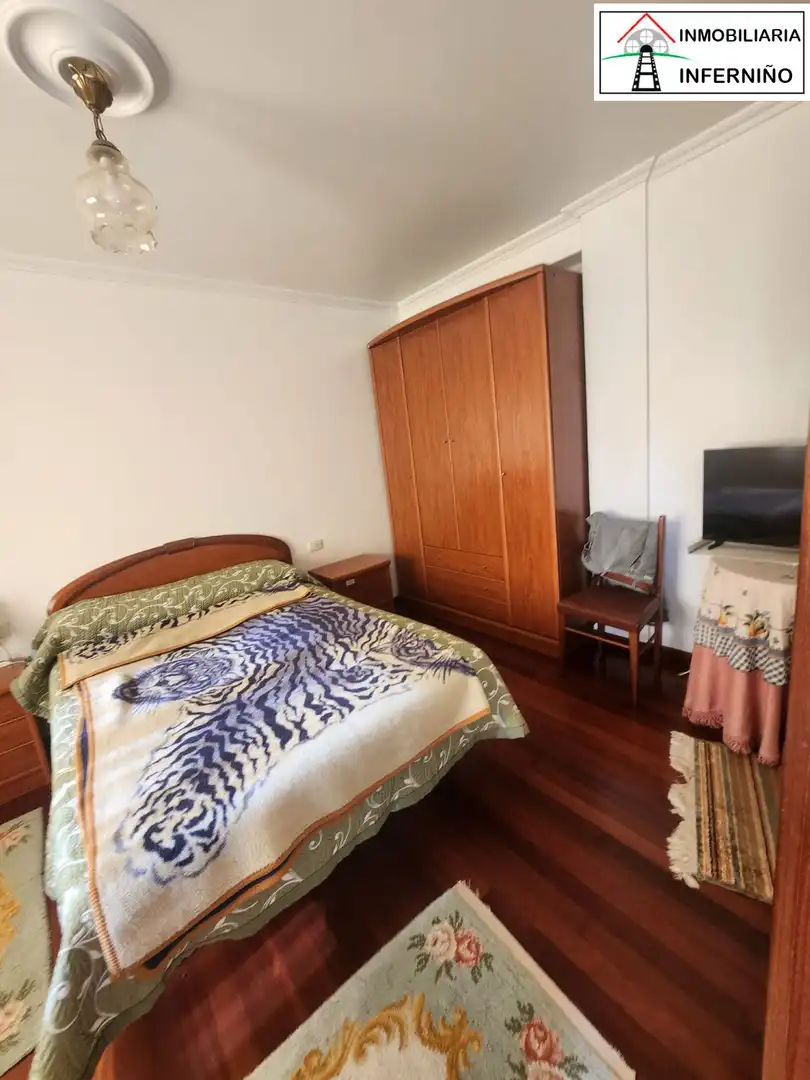 Schlafzimmer von Gebäude zum Verkauf in Narón