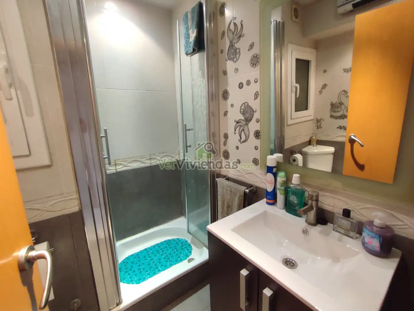 Bathroom of Flat for sale in Cornellà de Llobregat  with Air Conditioner, Heating and Oven